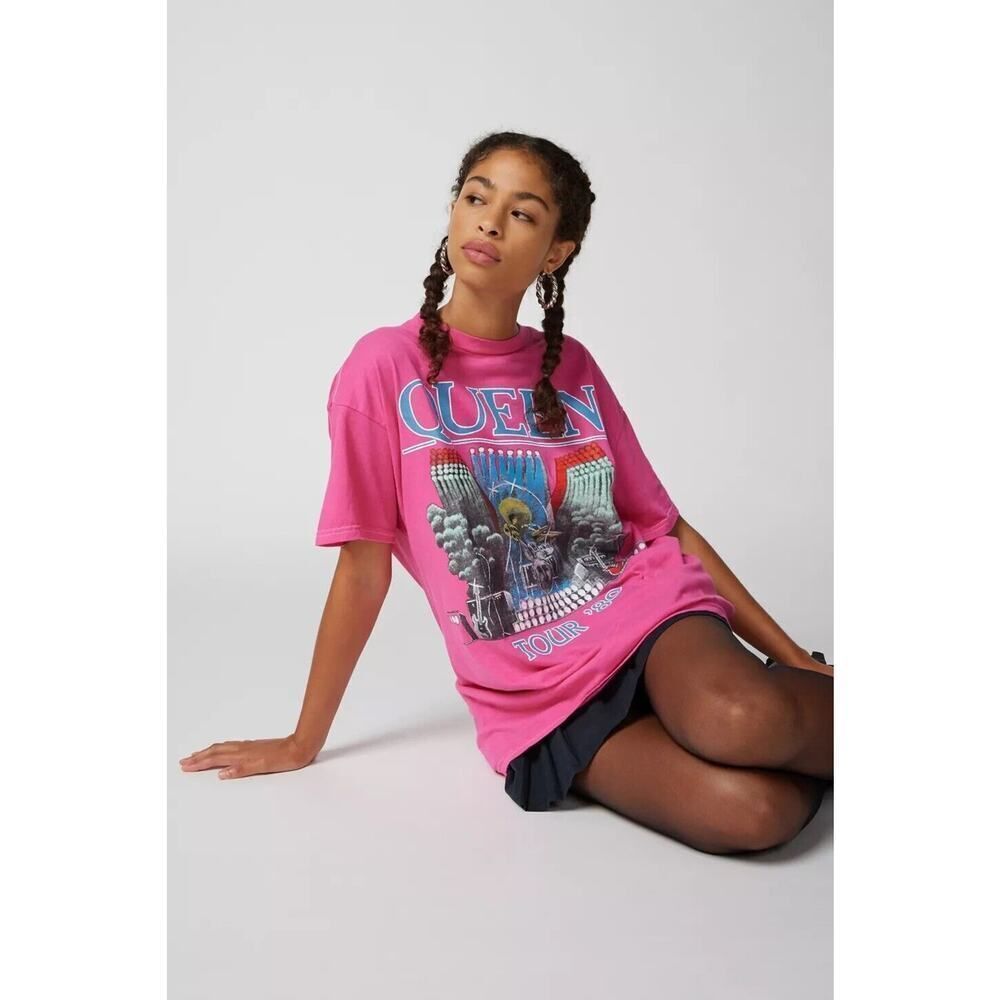 New Urban Outfitters Queen Distressed Oversized Tee One Size Pink Crew Neck